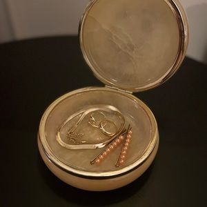 Beautiful vintage alabaster jewelry box from Italy.